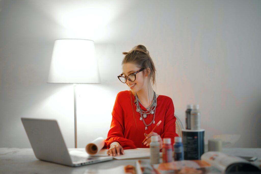 Working from home has a lot of pros and some cons. See them all here