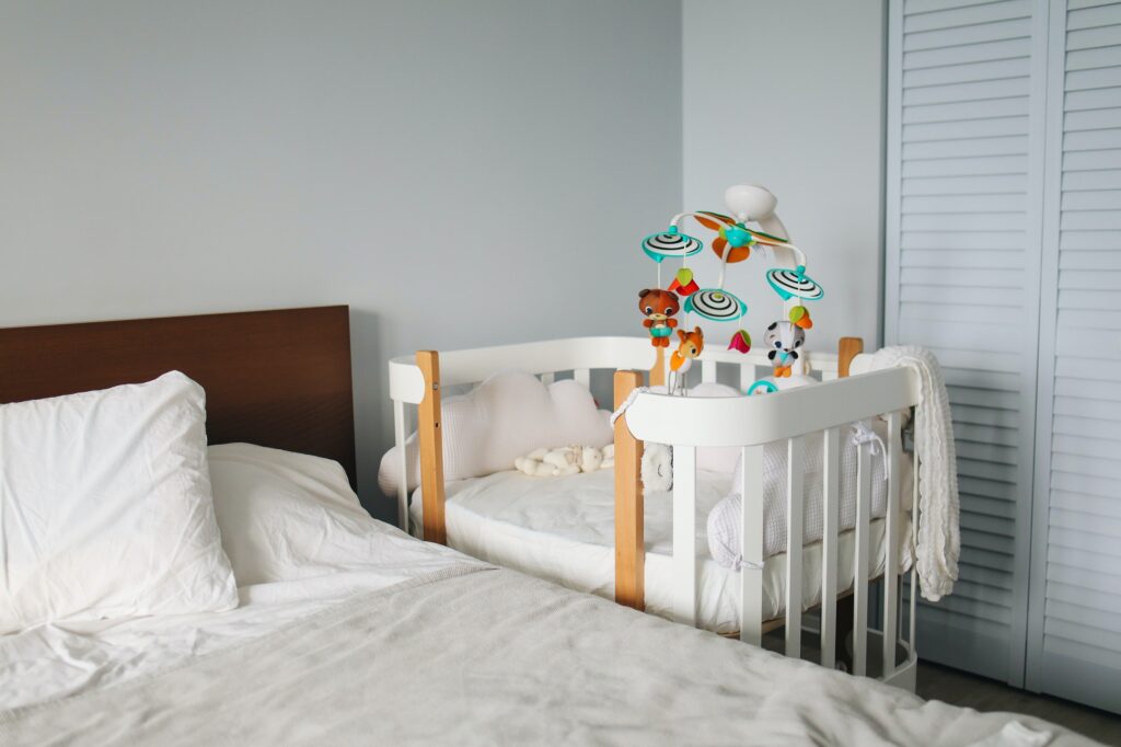 People living i limited space need to be creative when setting up a nursery. Many start off with having the baby's bed next to theirs