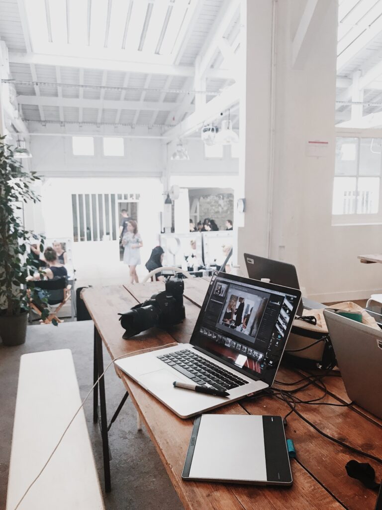 When you work from home in your dining room you need to keep your workspace free of clutter