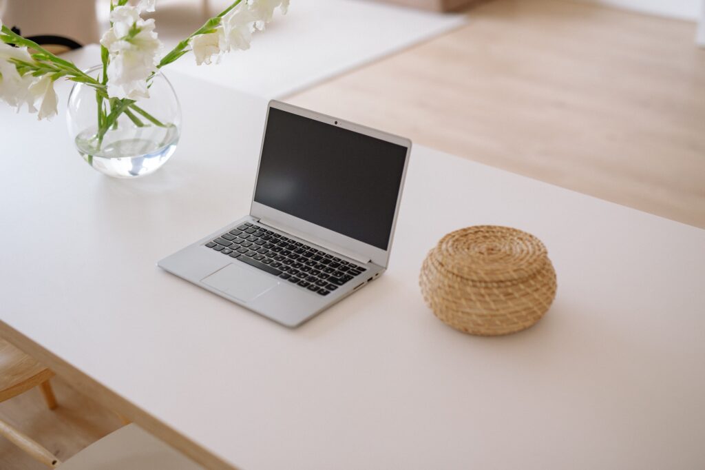 It is important to keep your office desk clean and clutter-free to maximize productivity